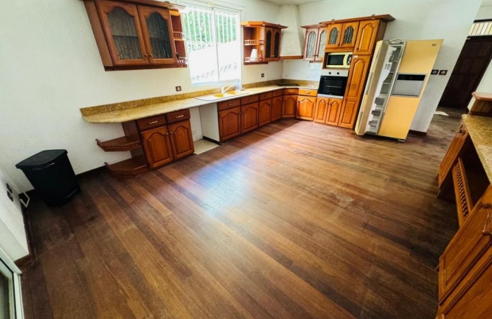 Location Maison 297.1m&sup2; 5 pièces Remire Montjoli