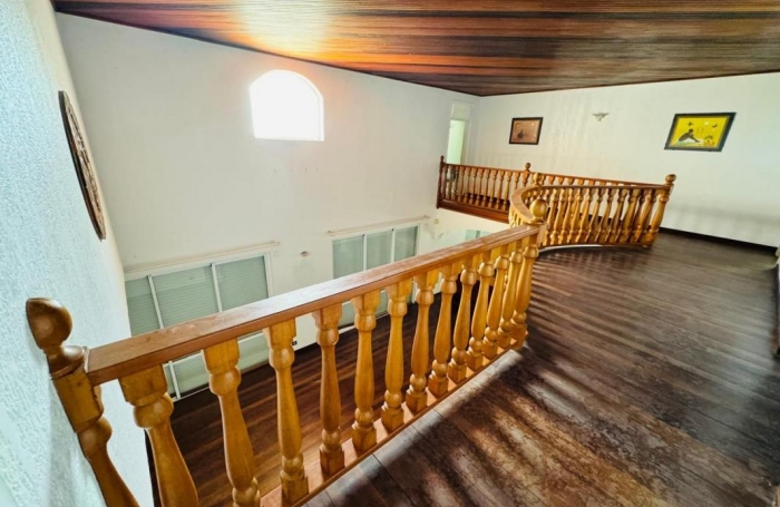 Location Maison 297.1m&sup2; 5 pièces Remire Montjoli