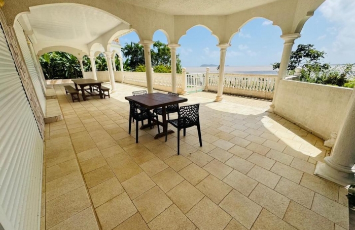 Location Maison 297.1m&sup2; 5 pièces Remire Montjoli