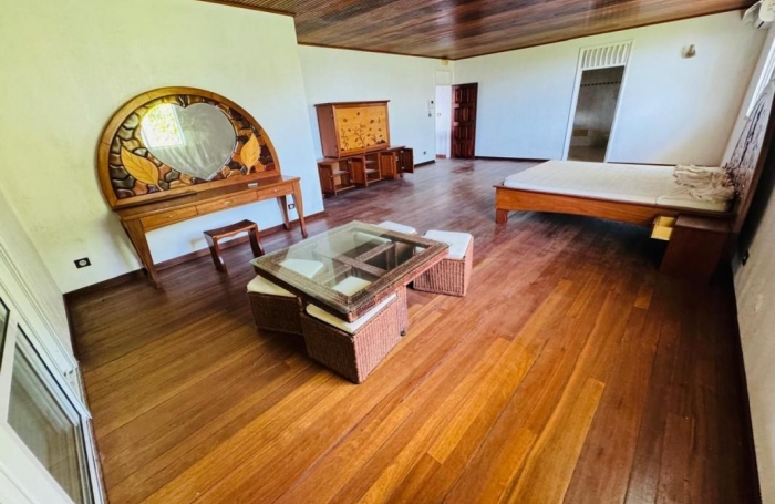 Location Maison 297.1m&sup2; 5 pièces Remire Montjoli