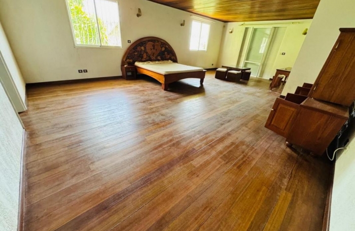 Location Maison 297.1m&sup2; 5 pièces Remire Montjoli