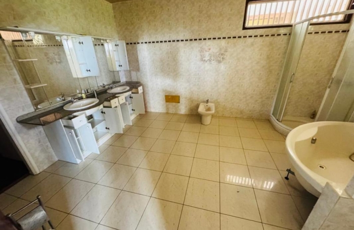 Location Maison 297.1m&sup2; 5 pièces Remire Montjoli