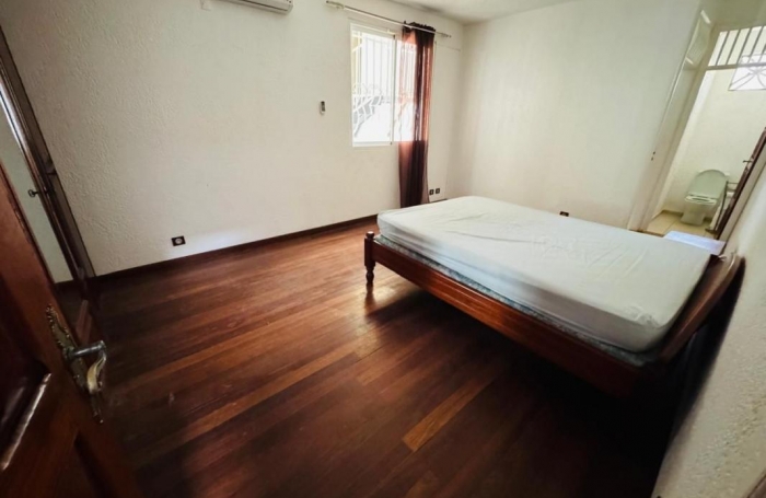 Location Maison 297.1m&sup2; 5 pièces Remire Montjoli