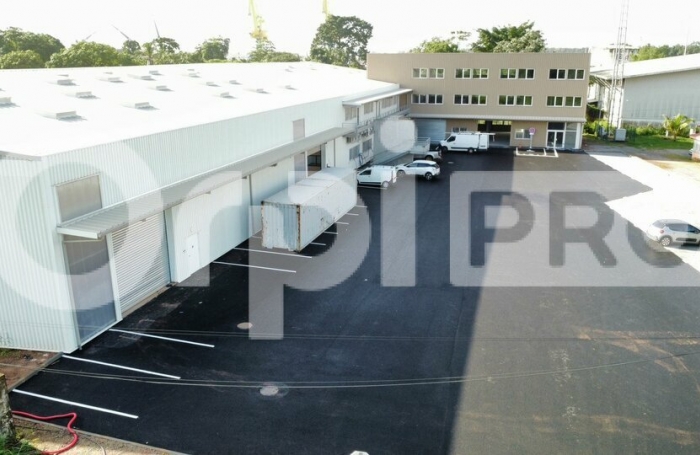 ZI de Dégrad des Cannes entrepôt neuf 284m²