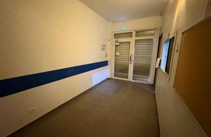 Location Local commercial 147m&sup2; 10 pi&#232;ces Cayenne