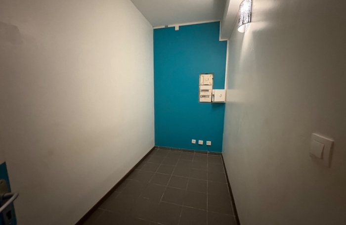 Location Local commercial 147m&sup2; 10 pi&#232;ces Cayenne