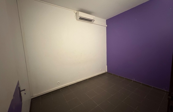 Location Local commercial 147m&sup2; 10 pi&#232;ces Cayenne