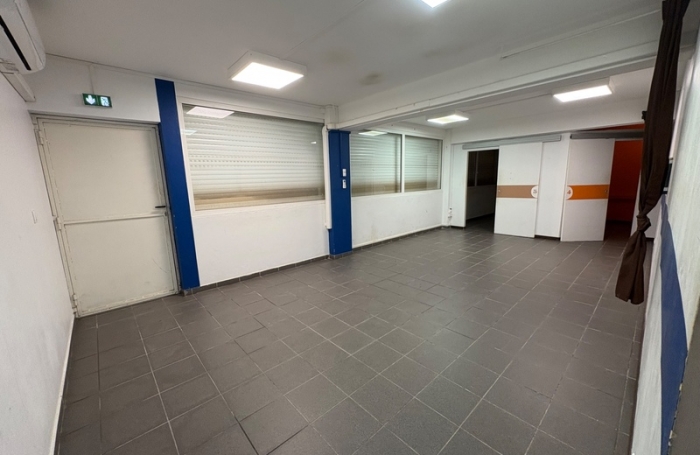 Location Local commercial 147m&sup2; 10 pi&#232;ces Cayenne