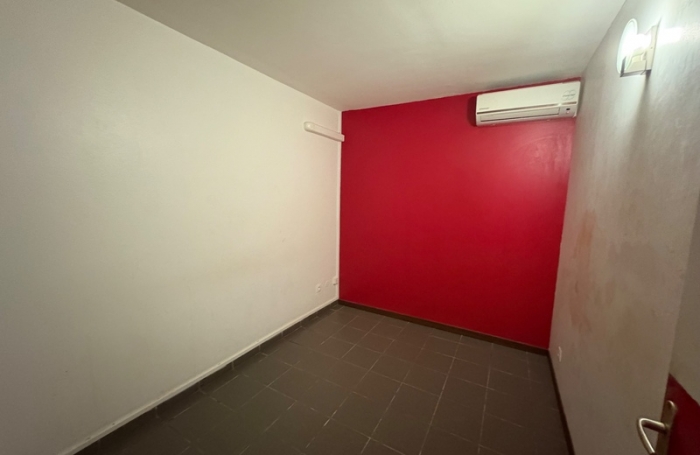 Location Local commercial 147m&sup2; 10 pi&#232;ces Cayenne