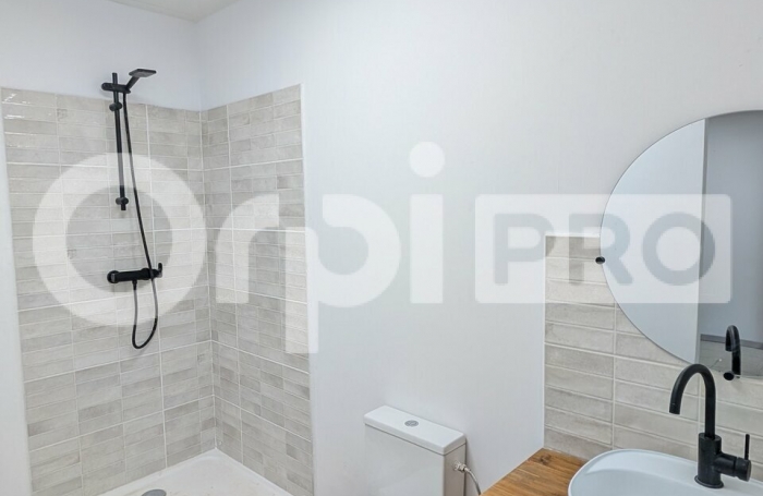 Bureau de 50 m² - Dégrad des cannes.