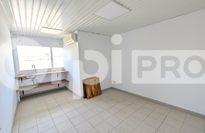PLATEAU DE BUREAUX DE 386 M² - REMIRE-MONTJOLY ZI DÉGRAD DES CANNES