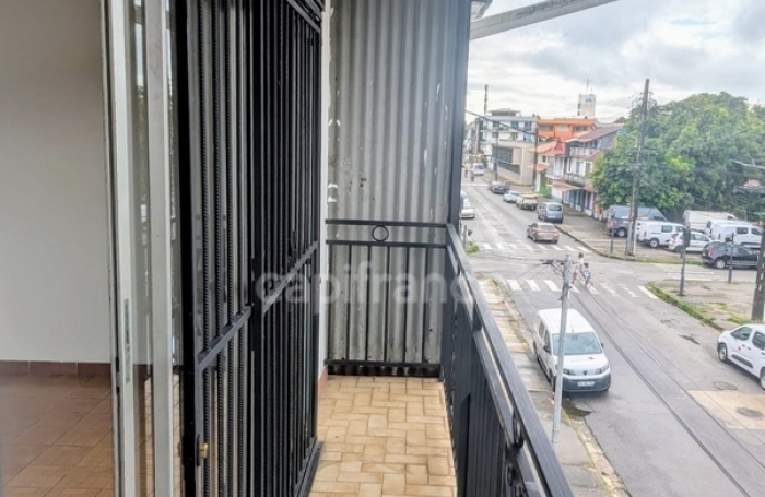 Vente Immeuble 247m&sup2; 11 pi&#232;ces Cayenne