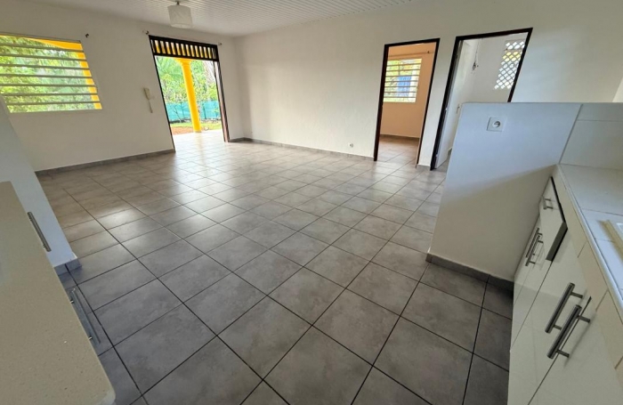 Vente Maison 102.6m&sup2; 5 pièces Remire Montjoli