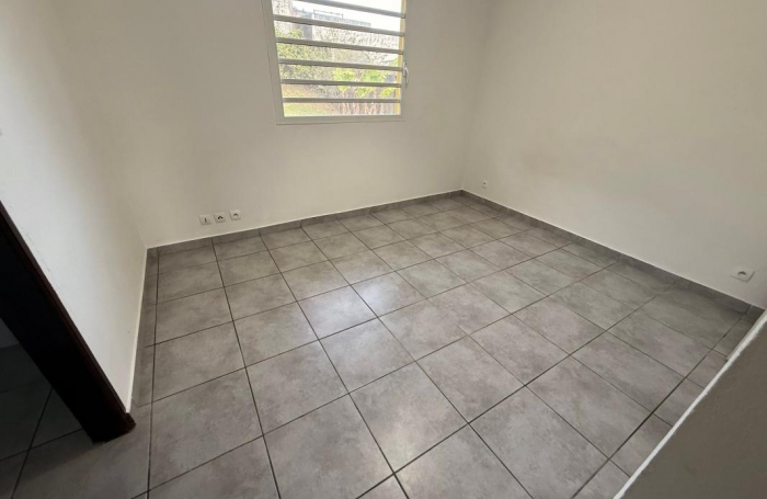 Vente Maison 102.6m&sup2; 5 pièces Remire Montjoli