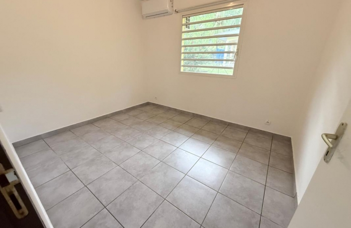 Vente Maison 102.6m&sup2; 5 pièces Remire Montjoli