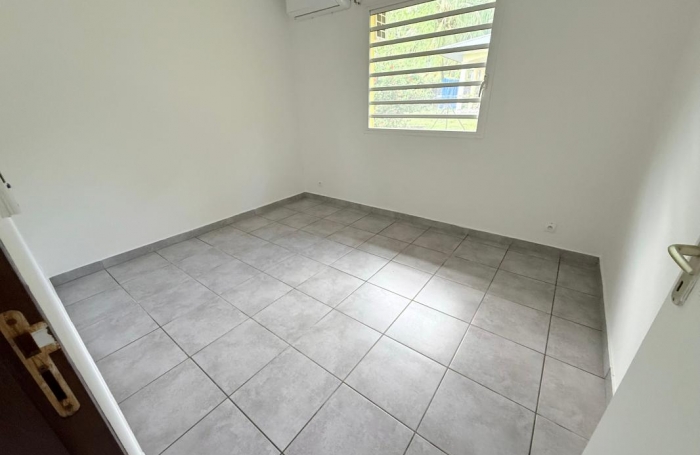 Vente Maison 102.6m&sup2; 5 pièces Remire Montjoli