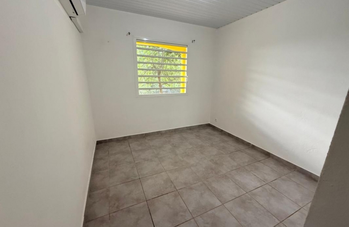 Vente Maison 102.6m&sup2; 5 pièces Remire Montjoli