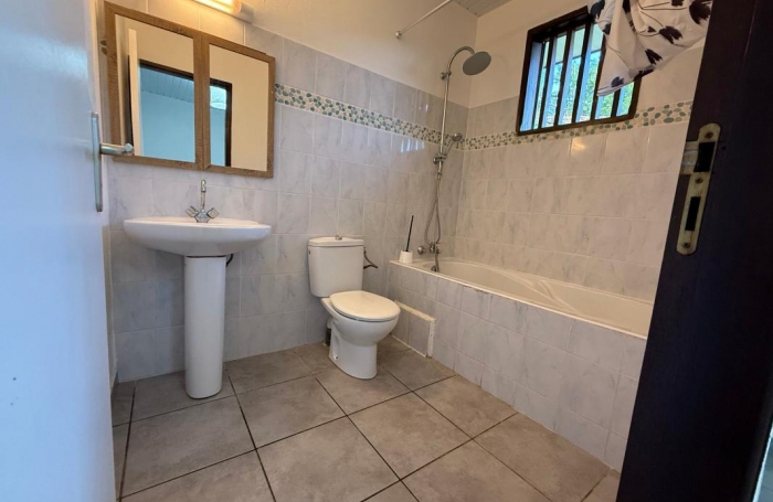 Vente Maison 102.6m&sup2; 5 pièces Remire Montjoli