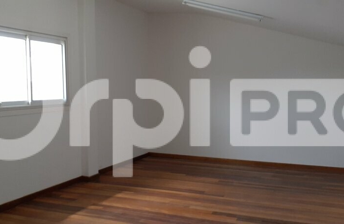 Local commercial avec forte visibilité !