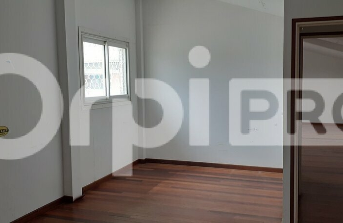 Local commercial avec forte visibilité !