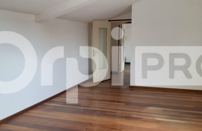 Local commercial avec forte visibilité !