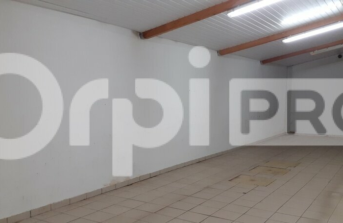 Local commercial avec forte visibilité !