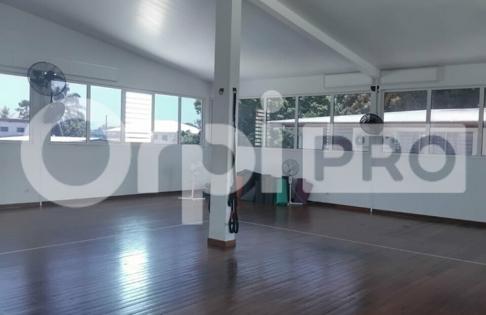 Local d'activité ou commercial en première ligne