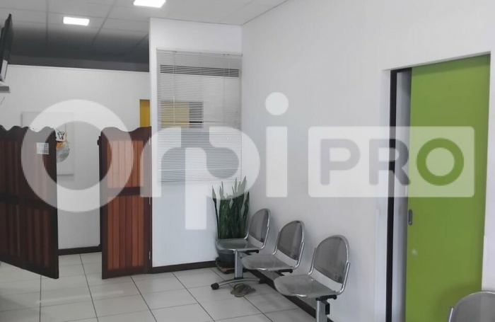 Local d'activité ou commercial en première ligne