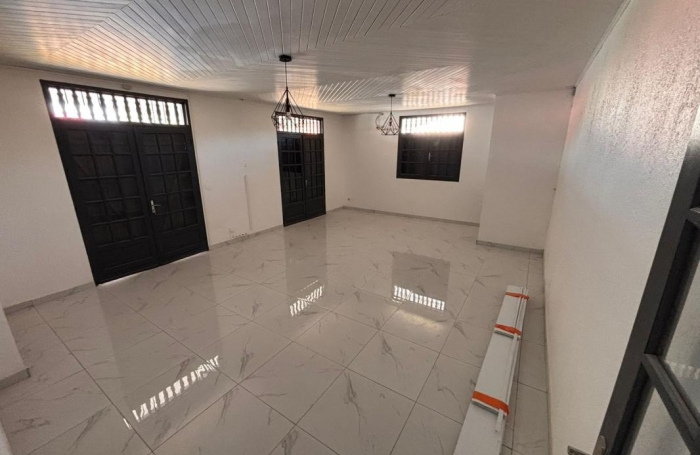 Location Maison 199m&sup2; 6 pièces Remire Montjoli