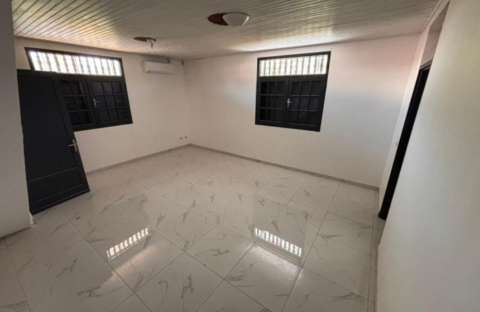 Location Maison 199m&sup2; 6 pièces Remire Montjoli