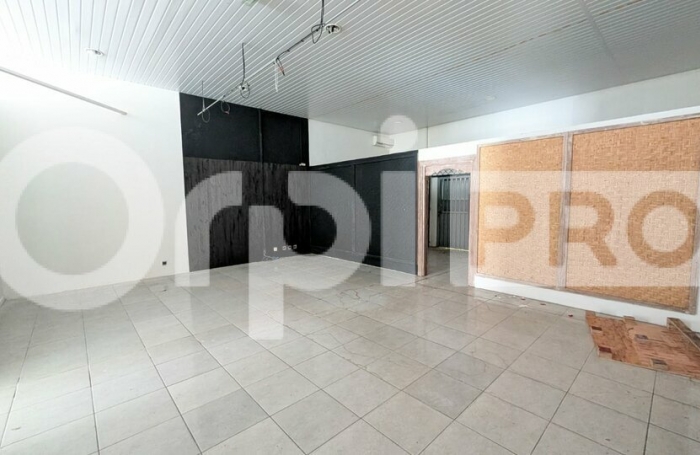 LOCAL COMMERCIAL D'EXCEPTION &ndash; 150 m&sup2; &ndash; ROUTE DE MONTJOLY