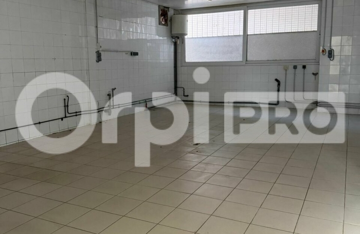 Local commercial avec vitrine au coeur de Cayenne !