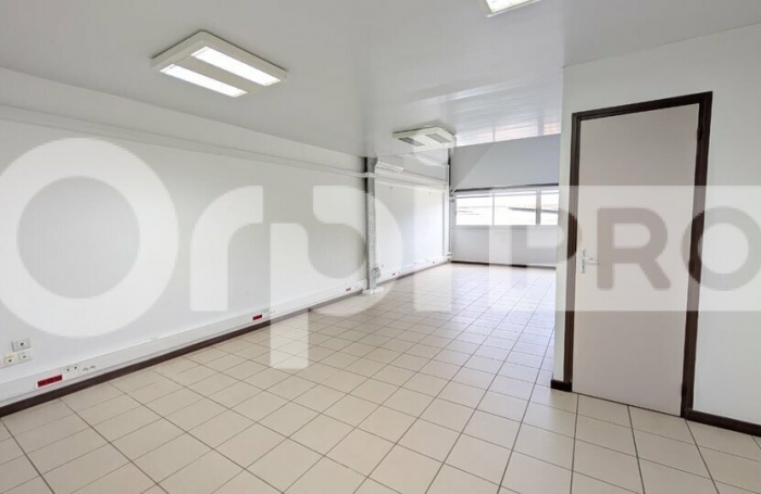 &Agrave; saisir &ndash; Bureau id&eacute;alement situ&eacute; au D&eacute;grad des Cannes