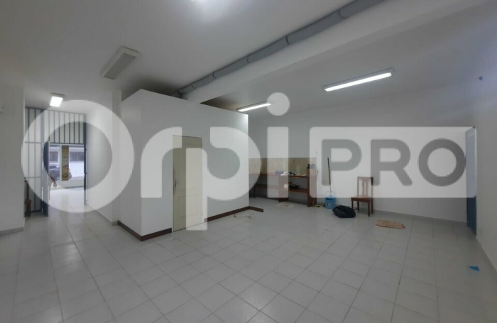 Locaux avec vitrine de 90m&sup2; !