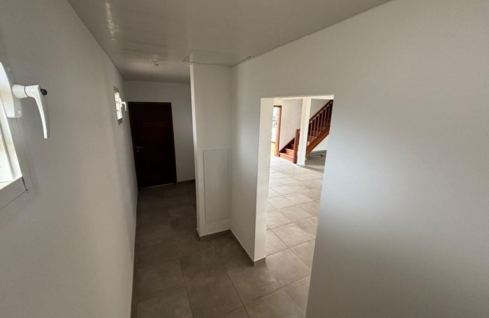 Location Maison 122.58m&sup2; 4 pièces Remire Montjoli