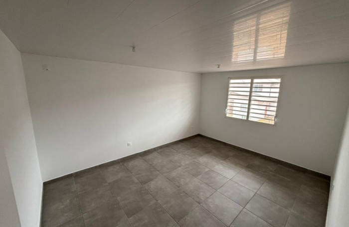 Location Maison 122.58m&sup2; 4 pièces Remire Montjoli