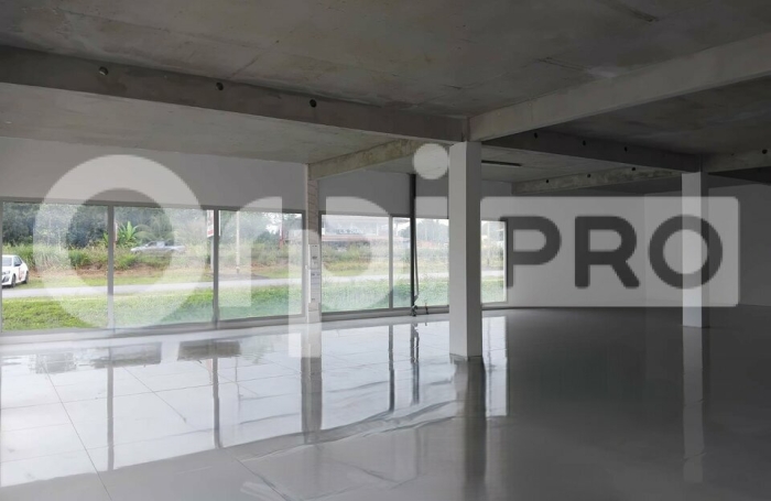 Cellule commerciale neuve de 194 m&sup2; avec offre commerciale !