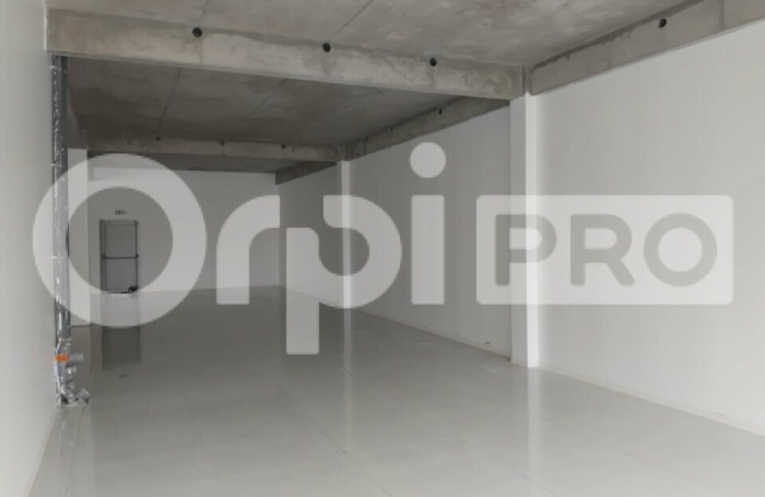 Cellule commerciale neuve de 126 m&sup2; avec offre commerciale !