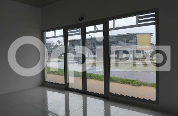 Cellule commerciale neuve de 126 m&sup2; avec offre commerciale !