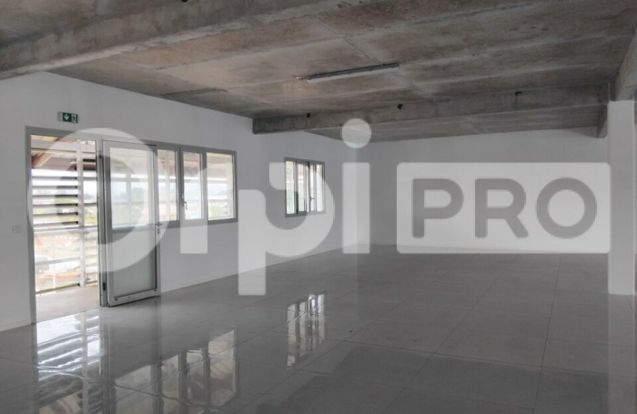 Cellule neuve de 194 m&sup2; avec offre commerciale !