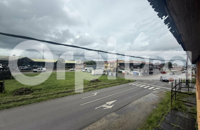 &Agrave; Vendre - Immeuble mixte id&eacute;alement situ&eacute; &agrave; r&eacute;nover
