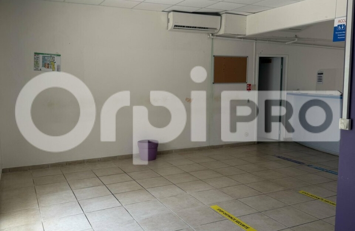 Local professionnel cl&eacute; en main de 143 m&sup2;, id&eacute;al pour activit&eacute;s m&eacute;dicales, param&eacute;dicales ou tertiaires.