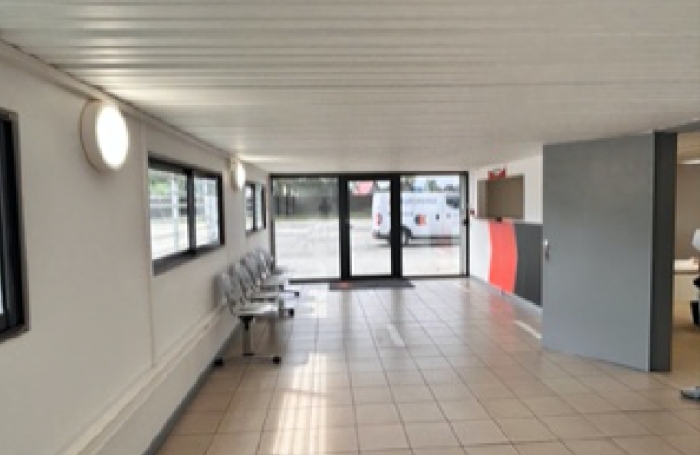 Location Entrepot 325m&sup2; Saint Laurent