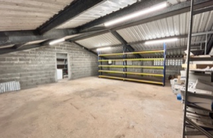 Location Entrepot 325m&sup2; Saint Laurent