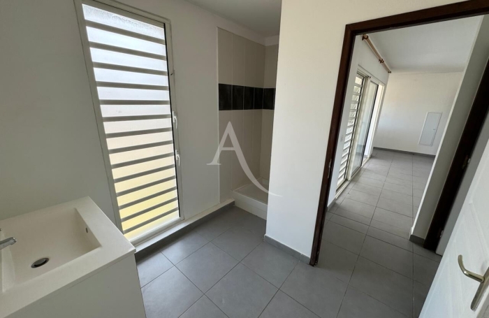 Vente Appartement 66.09m&sup2; 2 pi&egrave;ces Cayenne
