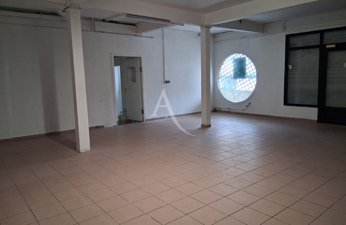 Location Local commercial 157m&sup2; Cayenne