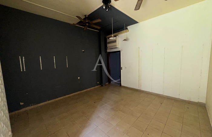 Location Local commercial 64m&sup2; 2 pi&egrave;ces Cayenne
