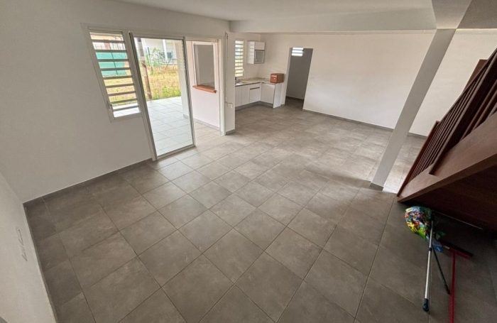 Location Maison 122.58m&sup2; 4 pièces Remire Montjoli