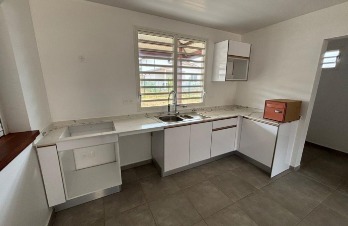 Location Maison 122.58m&sup2; 4 pièces Remire Montjoli