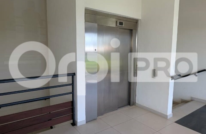 Local professionnel de 50 m&sup2; &ndash; Emplacement strat&eacute;gique &agrave; R&eacute;mire-Montjoly, &agrave; proximit&eacute; imm&eacute;diate de Cayenne